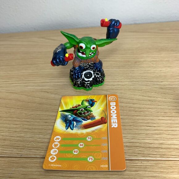 Skylanders Lot of 3 Hex , Boomer and Crusher Figures and Matching Cards - Picture 2 of 11